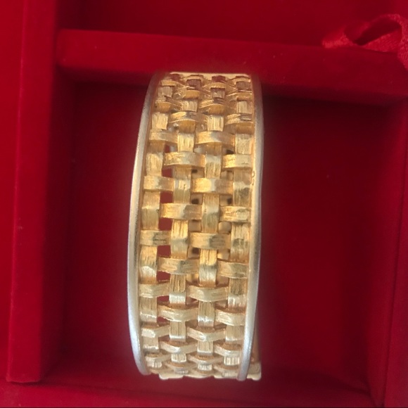 Weaves gold bangle - Picture 2 of 2